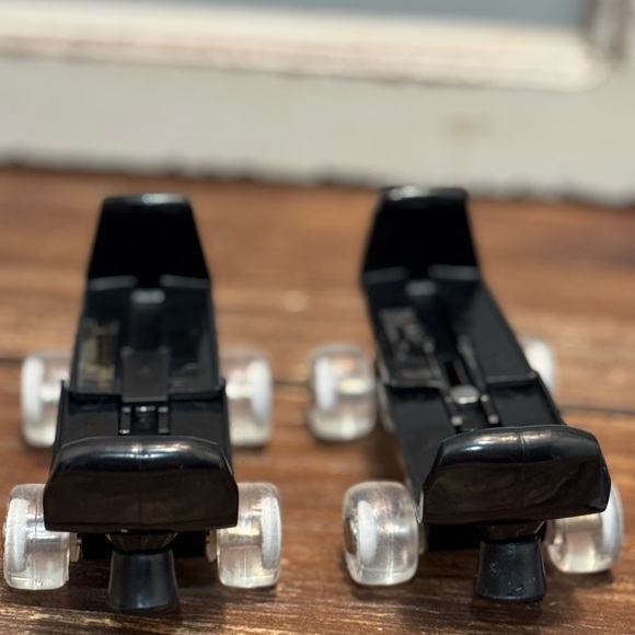 Build-A-Bear roller skates, shoes and pads - Picture 9 of 15